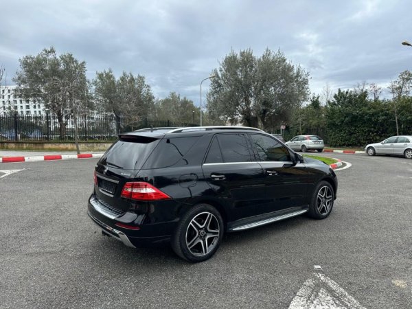 Tirane, shes SUV MERCEDES BENZ ML 350 Nafte, e zeze automatik Klima