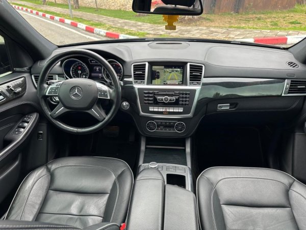 Tirane, shes SUV Nafte, e zeze automatik Klima