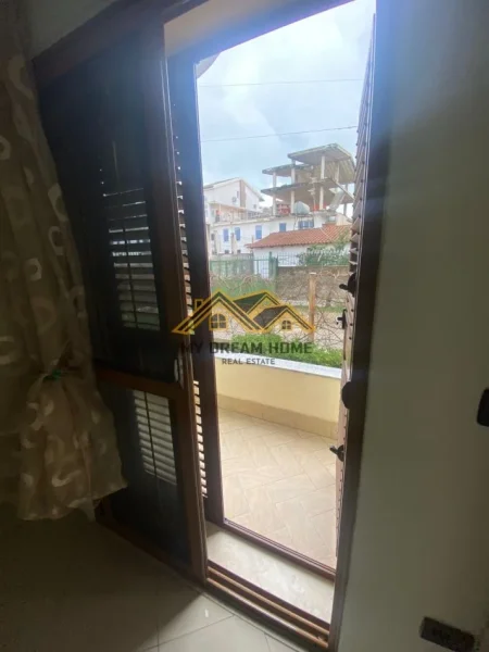 Durres, shitet shtepi 3+1 Kati 1, 330 m² (spitali)
