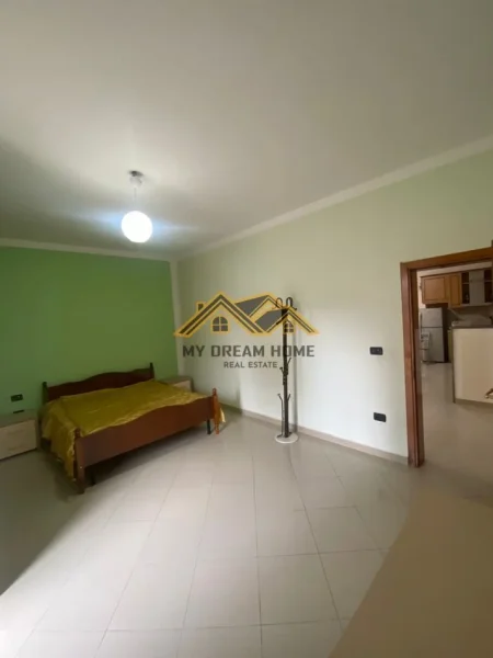 Durres, shitet shtepi 3+1 Kati 1, 330 m² (spitali)
