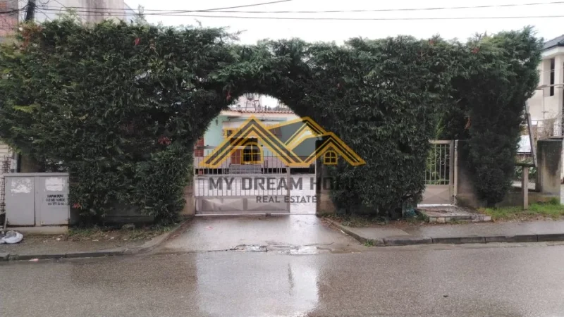 Durres, shitet shtepi 3+1 Kati 1, 330 m² (spitali)