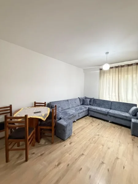 Tirane, jepet me qera apartament 1+1 Kati 9, 60 m² 550 € (ISH PARKU I AUTOBUZEVE)
