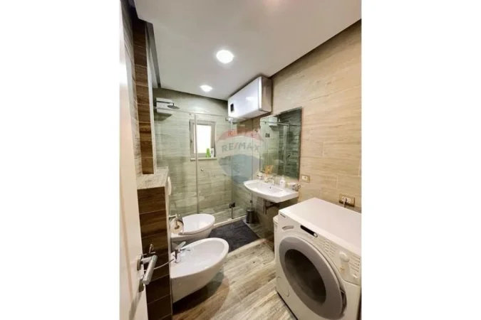 Tirane, jap me qera apartament 2+1 Kati 3, 97 m² 1.000 € 