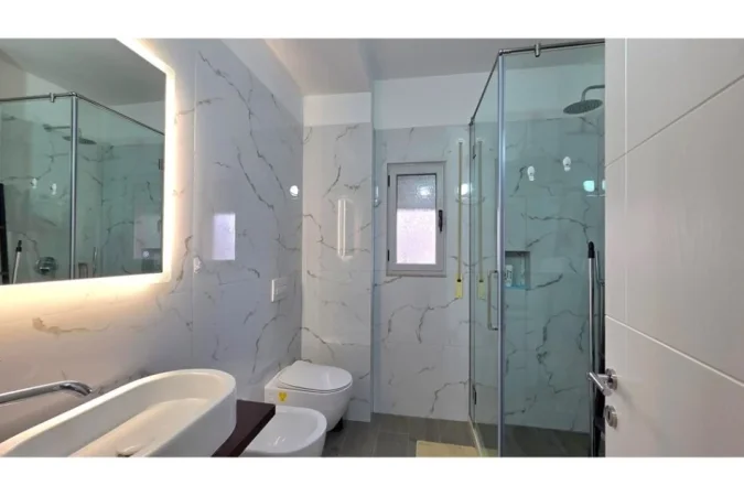 Vlore - Lungomare, jepet me qera apartament 2+1 , 110 m² 760 € (Vijë e parë, tek Rrapi – Rruga Dhimitër Konomi)