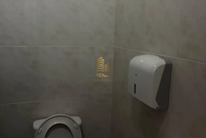 Tirane, jepet me qera ambjent biznesi Kati 2, 124 m² 950 € (21 Dhjetori, Rruga Muhamed Gjollesha)