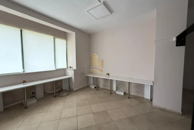 Tirane, jepet me qera ambjent biznesi Kati 2, 124 m² 950 € (21 Dhjetori, Rruga Muhamed Gjollesha)
