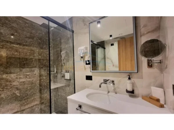 Tirane, shitet hotel , 1.530 m² (Shkoze)