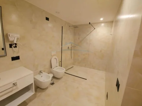 Tirane, shitet hotel , 1.530 m² (Shkoze)