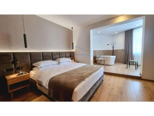 Tirane, shitet hotel , 1.530 m² (Shkoze)