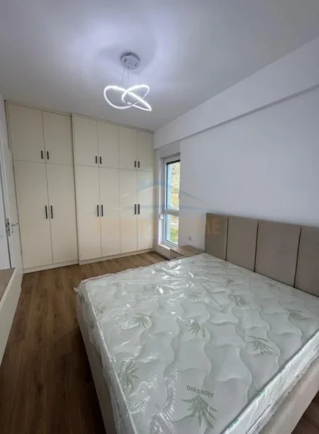 Tirane, jepet me qera apartament 1+1 Kati 2, 60 m² 400 € (Rezidenca OXA)