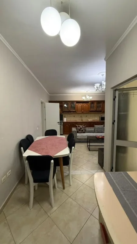 Tirane, jepet me qera apartament 2+1 Kati 4, 85 m² 550 € (Qender)