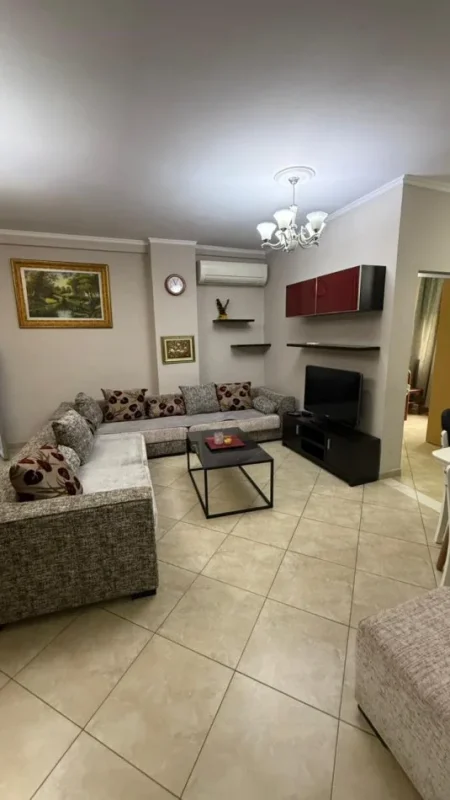 Tirane, jepet me qera apartament 2+1 Kati 4, 85 m² 550 € (Qender)