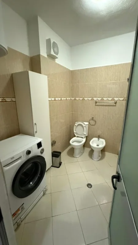 Tirane, jepet me qera apartament 2+1 Kati 4, 85 m² 550 € (Qender)