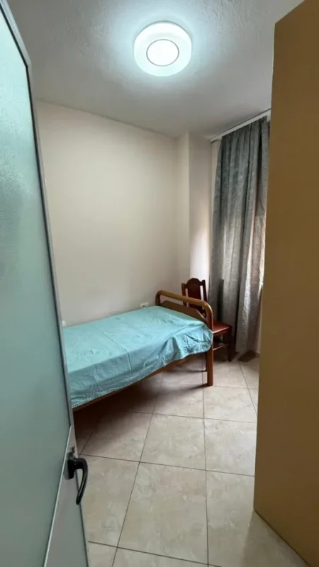 Tirane, jepet me qera apartament 2+1 Kati 4, 85 m² 550 € (Qender)