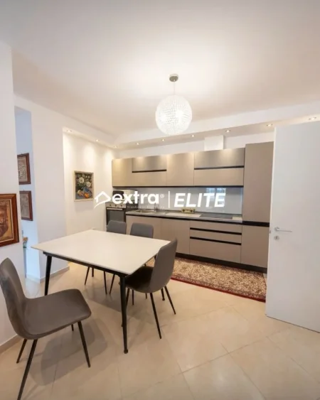 Tirane, jepet me qera apartament 3+1+Ballkon Kati 7, 120 m² 1.200 € (Rruga Isa Boletini)