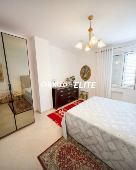 Tirane, jepet me qera apartament 3+1+Ballkon Kati 7, 120 m² 1.200 € (Rruga Isa Boletini)