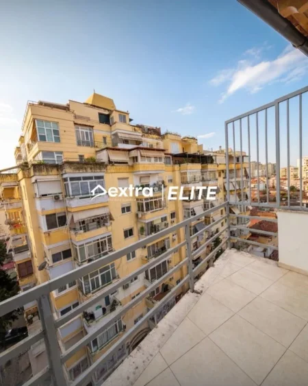 Tirane, jepet me qera apartament 3+1+Ballkon Kati 7, 120 m² 1.200 € (Rruga Isa Boletini)