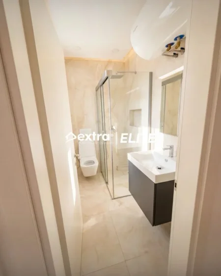 Tirane, jepet me qera apartament 3+1+Ballkon Kati 7, 120 m² 1.200 € (Rruga Isa Boletini)