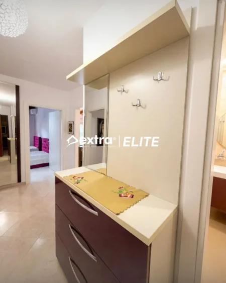 Tirane, jepet me qera apartament 3+1+Ballkon Kati 7, 120 m² 1.200 € (Rruga Isa Boletini)