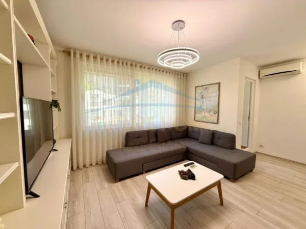 Tirane, jepet me qera apartament 1+1 Kati 8, 70 m² 900 € (RRUGA E KOSOVAREVE)