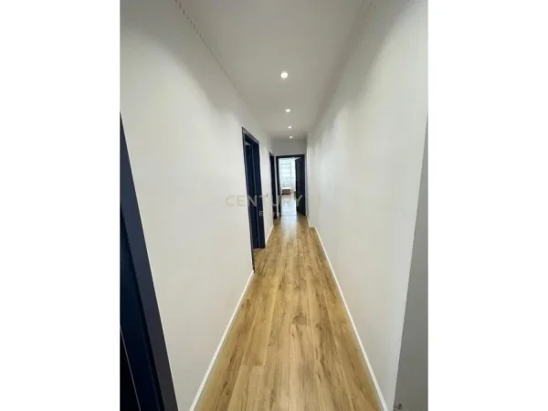 Tirane, shitet apartament 2+1+Ballkon Kati 2, 89 m² 190.000 € (brryl)