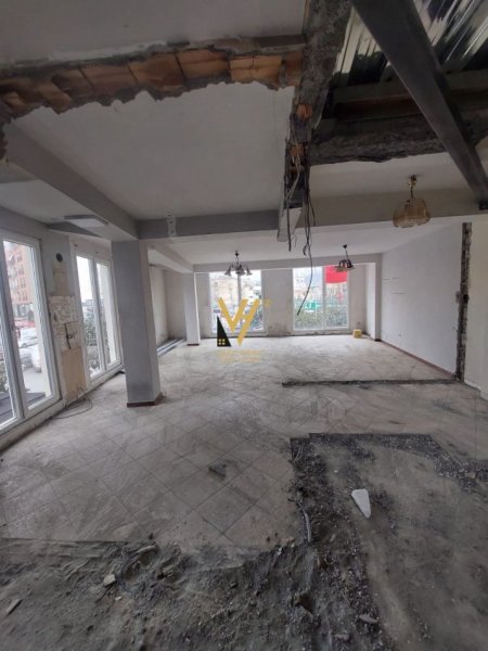 Tirane, jepet me qera ambjent biznesi Kati 0, 255 m² 5.000 € (ZOGU I ZI)