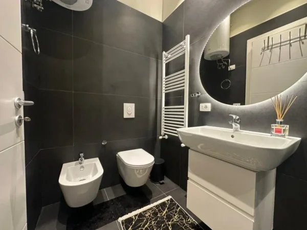 Tirane, jepet me qera apartament 2+1+Ballkon Kati 11, 113 m² 1.600 € (Park Gate Residence)