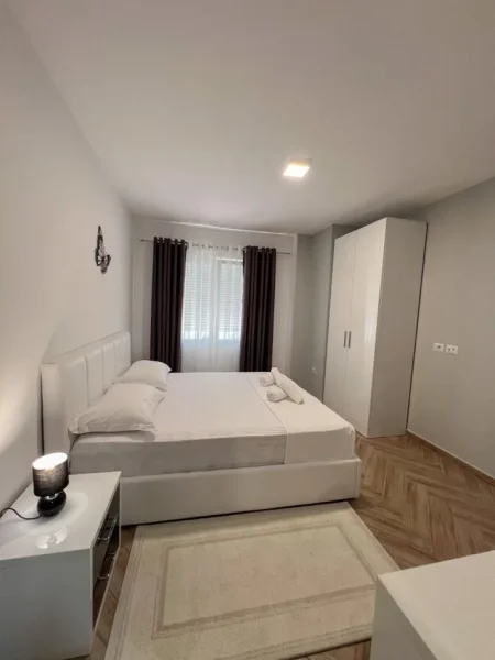 Jepet me Qera Apartament 2+1 ne 5 Maji ,pas Concordit,   700 €uro