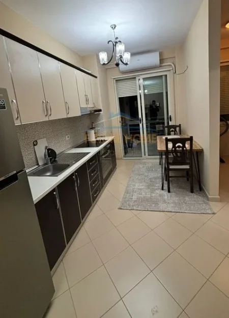 Shitet,Apartament 1+1, Liqeni i Thatë, Tiranë