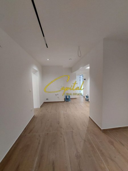 Tirane, jepet me qera ambjent biznesi Kati 0, 50 m² 500 € (PAZARI I RI)