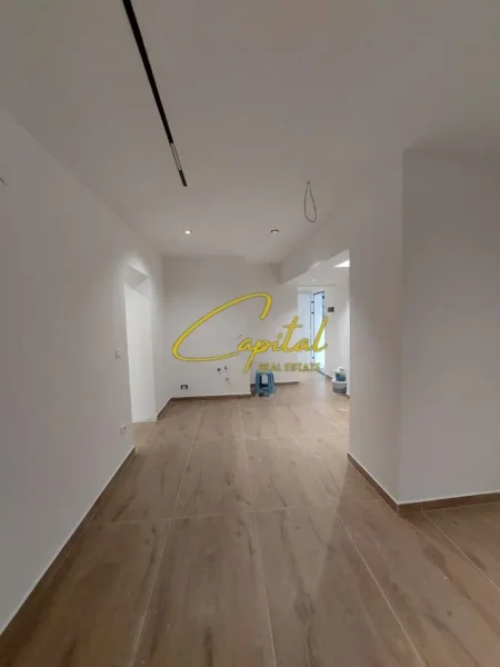 Tirane, jepet me qera ambjent biznesi Kati 0, 50 m² 500 € (PAZARI I RI)