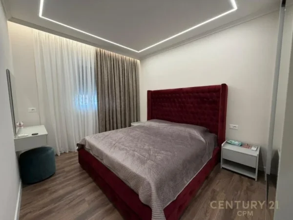 Tirane, jepet me qera apartament 1+1+Ballkon Kati 7, 70 m² 1.000 € (Pazari i ri)