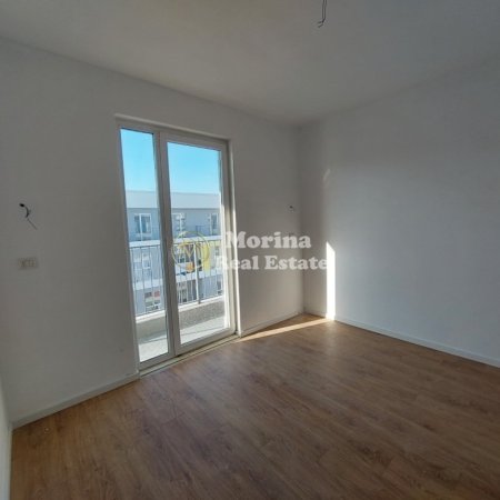Tirane, jepet me qera apartament 3+1 Kati 8, 125 m² 350 € (Univers City)