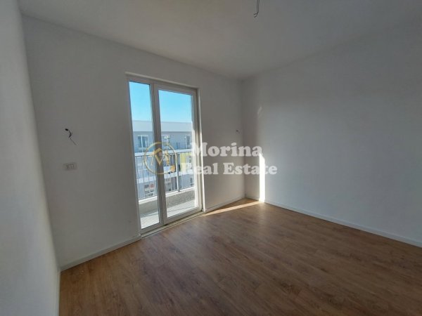 Tirane, jepet me qera apartament 3+1 Kati 8, 125 m² 350 € (Univers City)