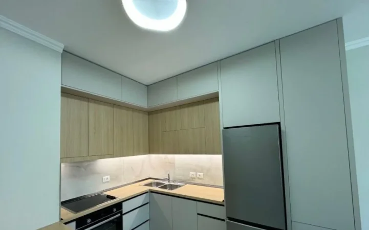 Tirane, jepet me qera apartament 2+1+Ballkon Kati 4, 86 m² 700 € (Kopshti Botanik)