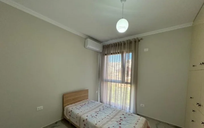 Tirane, jepet me qera apartament 2+1+Ballkon Kati 4, 86 m² 700 € (Kopshti Botanik)