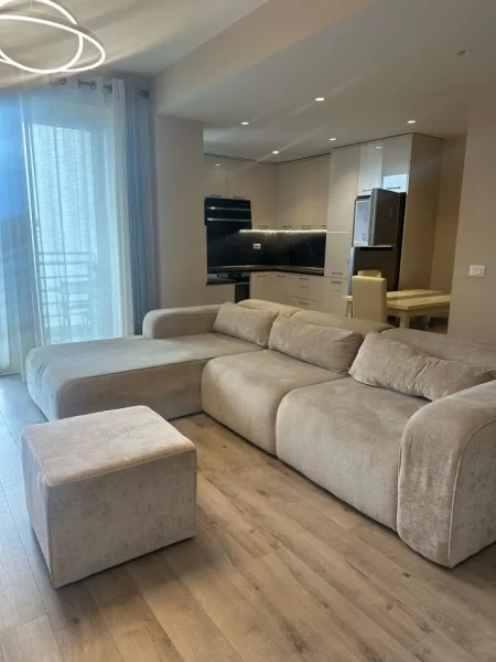 Tirane, jepet me qera apartament 2+1+Aneks+Ballkon Kati 5, 110 m² 700 € (Rruga e Kavajes)