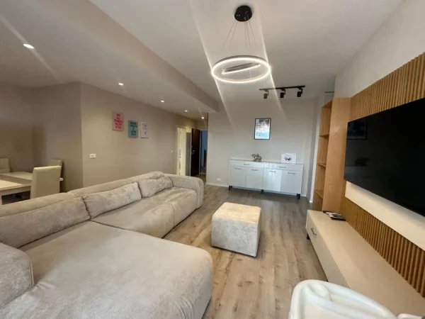 Tirane, jepet me qera apartament 2+1+Aneks+Ballkon Kati 5, 110 m² 700 € (Rruga e Kavajes)