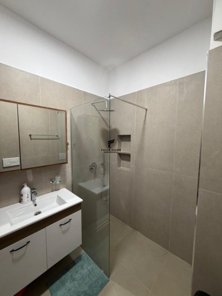 Tirane, jepet me qera apartament 1+1 Kati 3, 76 m² 600 € (KOMUNA E PARISIT)