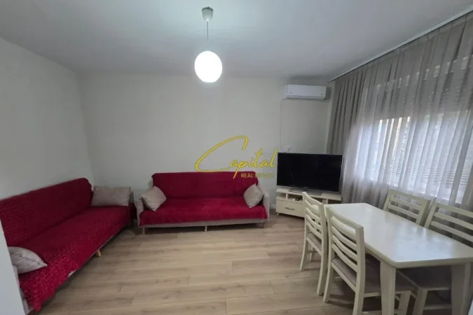 Tirane, jepet me qera apartament 1+1 Kati 3, 65 m² 430 € (PORCELAN)
