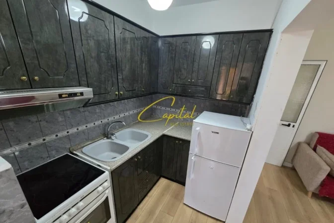Tirane, jepet me qera apartament 1+1 Kati 3, 65 m² 430 € (PORCELAN)