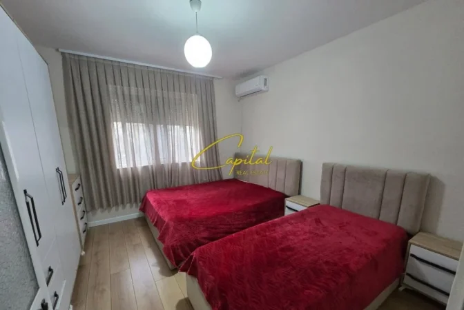 Tirane, jepet me qera apartament 1+1 Kati 3, 65 m² 430 € (PORCELAN)