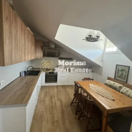 Tirane, jepet me qera apartament 2+1 Kati 5, 114 m² 800 € (Stacioni i Trenit)