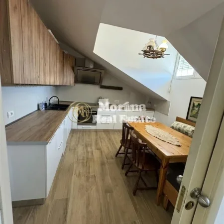 Tirane, jepet me qera apartament 2+1 Kati 5, 114 m² 800 € (Stacioni i Trenit)