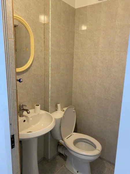 Tirane, jepet me qera zyre Kati 0, 120 m² 1.400 € (QENDER)