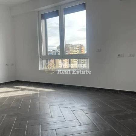 Tirane, jepet me qera ambjent biznesi Kati 8, 70 m² 700 € (Myslym Shyri)