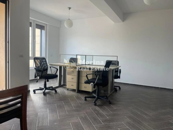 Tirane, jepet me qera ambjent biznesi Kati 8, 70 m² 800 € (Myslym Shyri)