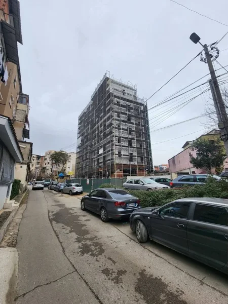 Tirane, shitet apartament 2+1+Aneks+Ballkon Kati 1, 100 m² 