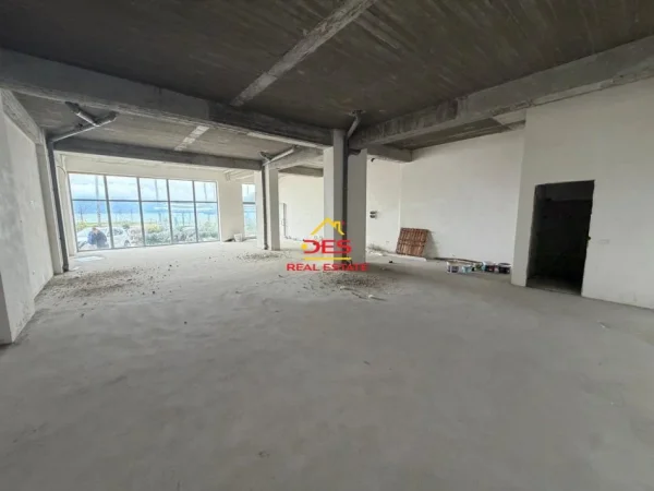 Vlore, jepet me qera ambjent biznesi Kati 0, 170 m² 3.500 € (Lungomare)