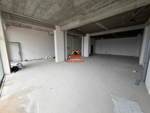 Vlore, jepet me qera ambjent biznesi Kati 0, 170 m² 3.500 € (Lungomare)